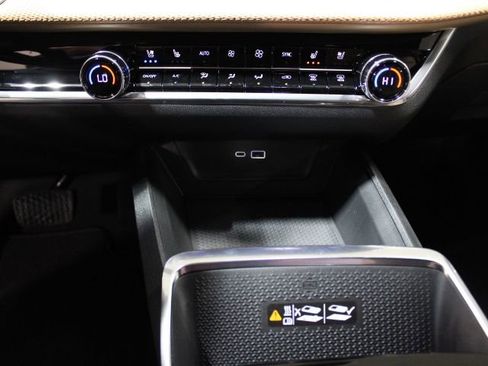 New 2026 Chevrolet Equinox ACTIV w/ Convenience Package III AWD/4WD image 33