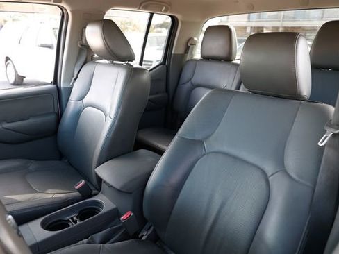 Used 2012 Nissan Frontier SL image 9