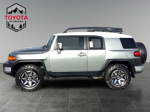 Used 2010 Toyota FJ Cruiser 4WD image 2