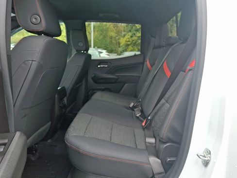 Used 2024 Chevrolet Colorado Z71 w/ Z71 Convenience Package 2 image 10