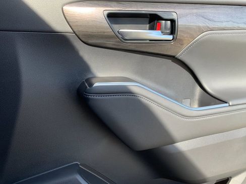 New 2026 Toyota Highlander Platinum AWD/4WD image 21