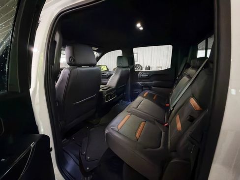 Used 2021 GMC Sierra 1500 AT4 w/ AT4 Premium Package AWD/4WD image 9