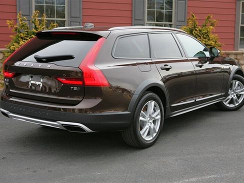 Used 2018 Volvo V90 T5 Cross Country w/ Plus Package image 5