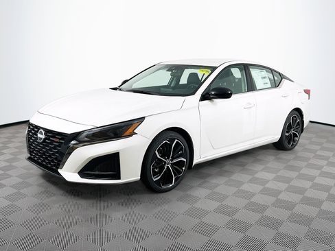 New 2025 Nissan Altima 2.5 SR image 2