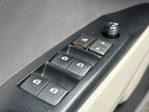 Used 2019 Toyota Camry SE image 18