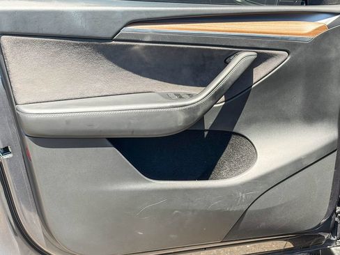 Used 2023 Tesla Model Y 2WD image 39