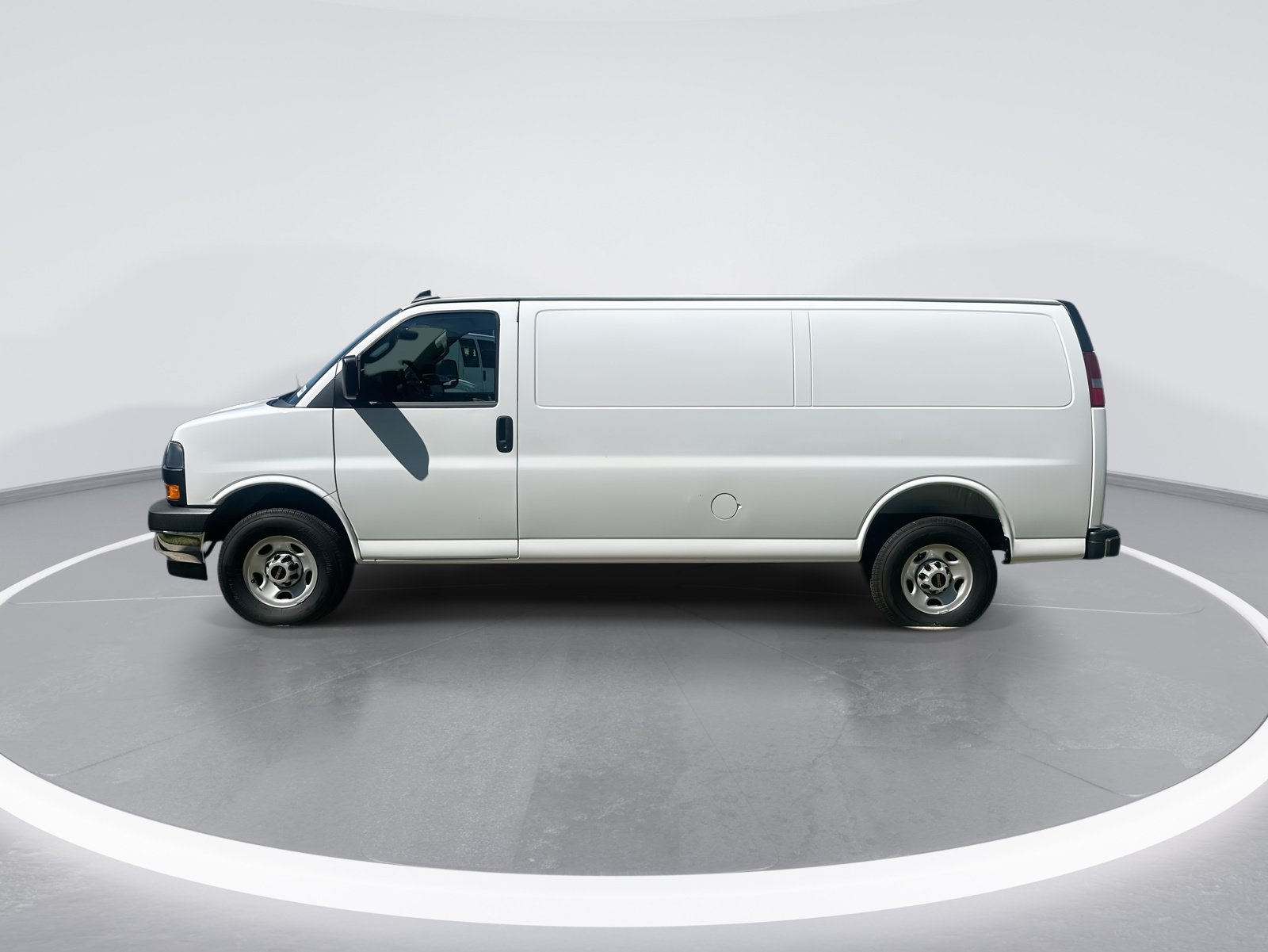 Used 2025 GMC Savana 3500 Extended w/ Driver Convenience Package RWD image 6