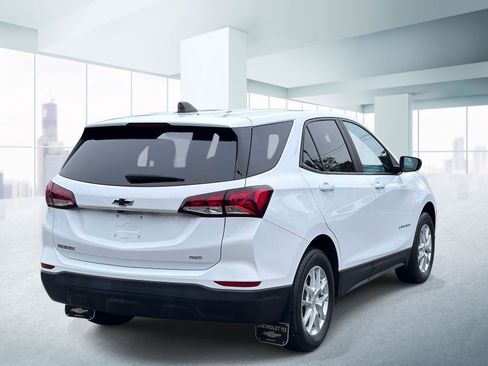 Used 2023 Chevrolet Equinox LS w/ LS Convenience Package AWD/4WD image 4
