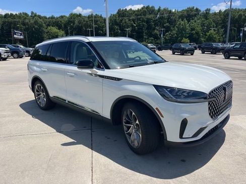 Used 2025 Lincoln Aviator Reserve RWD image 10
