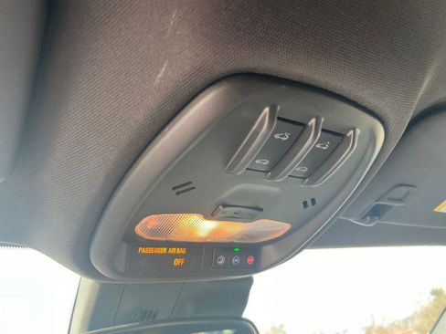 Used 2024 Chevrolet Trax RS w/ Sunroof Package image 17