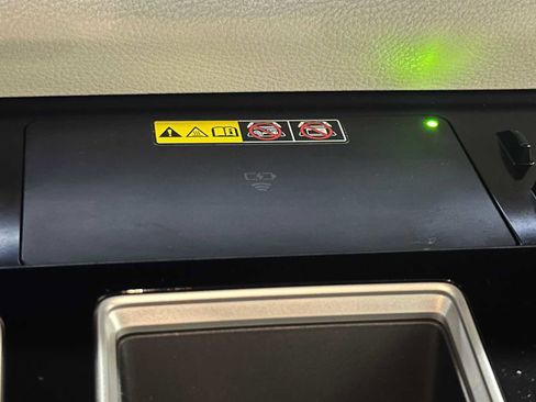 Certified 2025 Toyota Sienna Platinum image 16