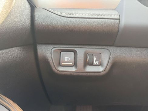 Used 2022 GMC Acadia SLE w/ Driver Convenience Package FWD image 15