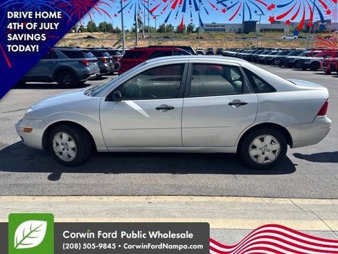 Used 2007 Ford Focus SE FWD image 4