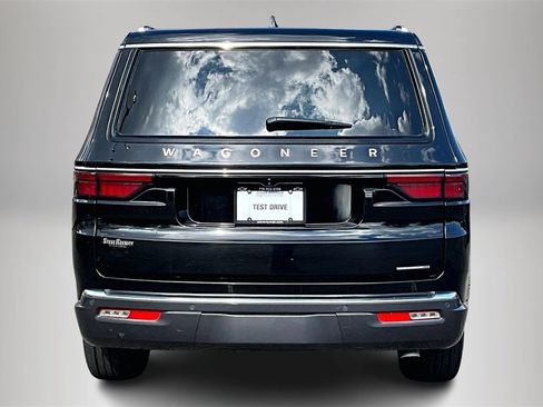 Used 2022 Jeep Wagoneer Series III w/ Flexible Seating Group image 7