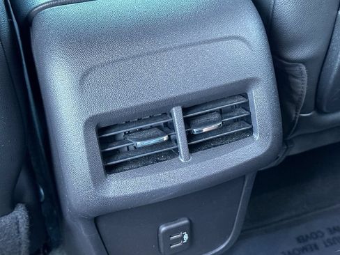 Used 2024 GMC Terrain SLT AWD/4WD image 16