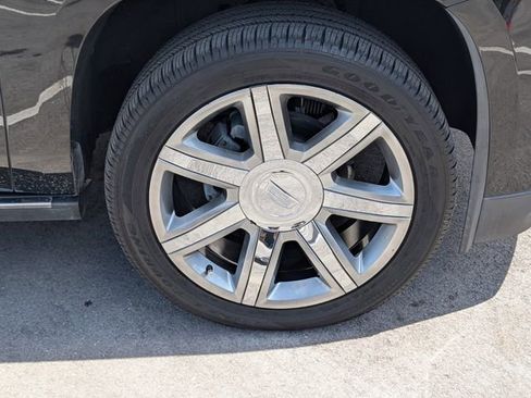 Used 2019 Cadillac Escalade Premium Luxury AWD/4WD image 19