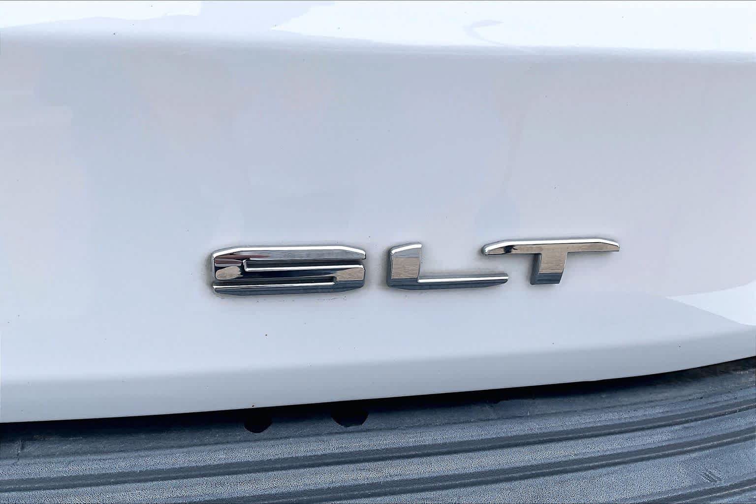 Used 2024 GMC Yukon SLT RWD image 10