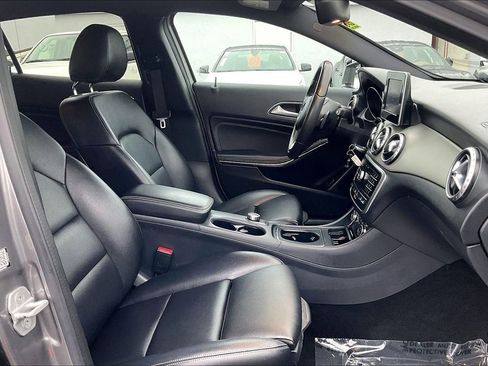Used 2017 Mercedes-Benz GLA 250 4MATIC image 6