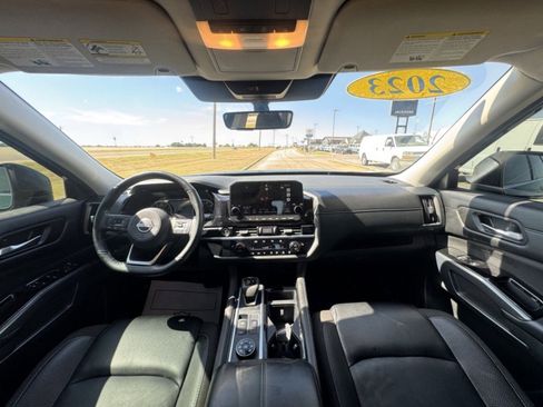 Used 2023 Nissan Pathfinder SL w/ Black Appearance Package image 16