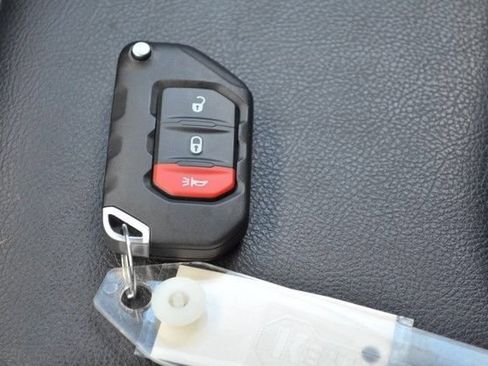 Used 2022 Jeep Wrangler Unlimited Sahara AWD/4WD image 24