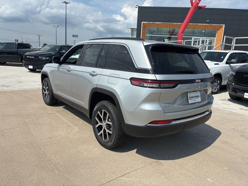 New 2025 Jeep Grand Cherokee Limited image 3