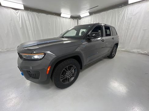 Used 2024 Jeep Grand Cherokee Trailhawk image 6