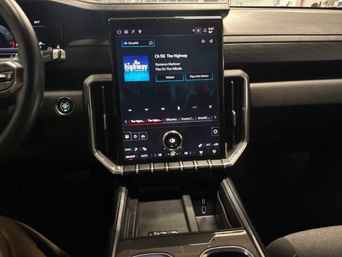 Used 2025 GMC Acadia Elevation image 20