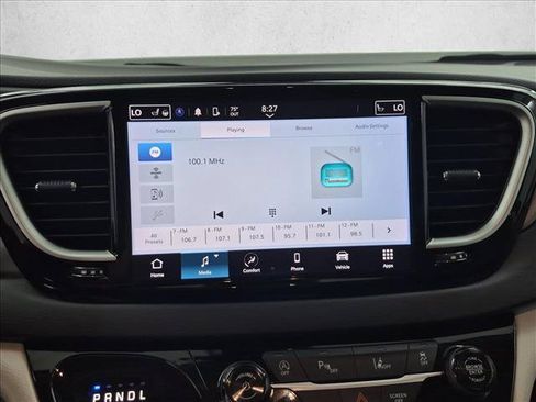 Used 2023 Chrysler Pacifica Touring-L FWD image 17