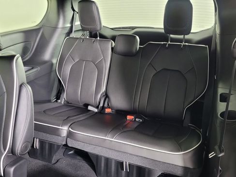 New 2026 Chrysler Pacifica Limited w/ S Appearance Package image 35