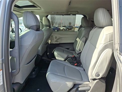 Used 2024 Toyota Sienna XLE image 14