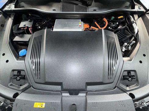 Used 2024 Audi Q8 e-tron Premium AWD/4WD image 12