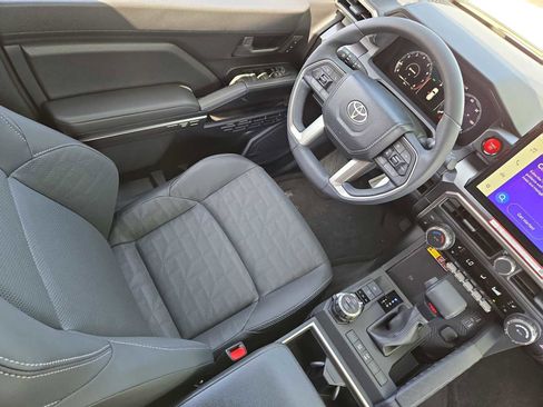 Used 2025 Toyota 4Runner TRD Off-Road Premium AWD/4WD image 17