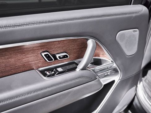 Used 2025 Land Rover Range Rover Long Wheelbase SE image 48