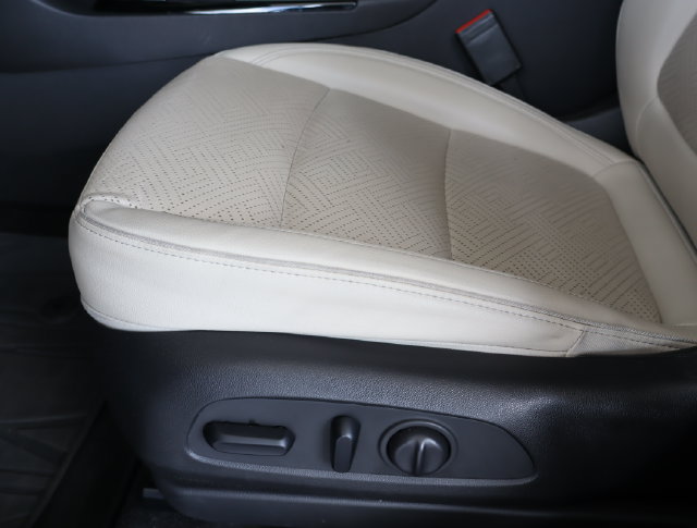Used 2022 Buick Encore GX Essence w/ Advanced Technology Package FWD image 14