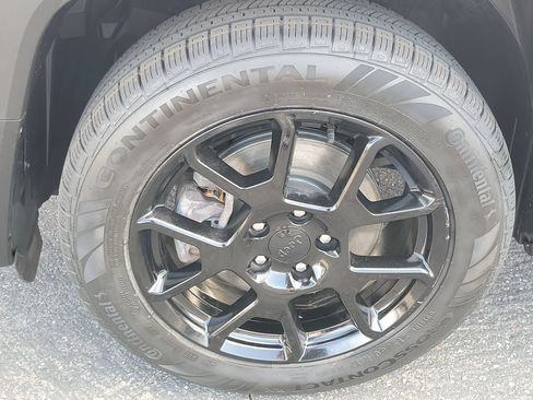 Certified 2020 Jeep Renegade Altitude FWD image 26