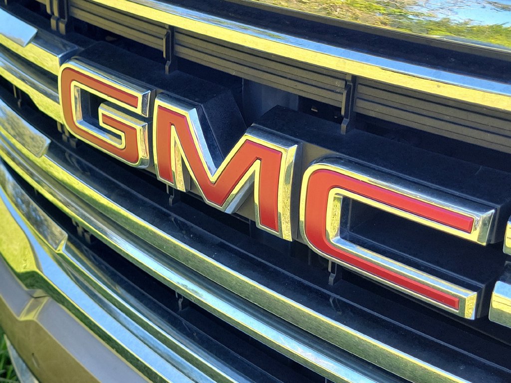 Used 2023 GMC Acadia SLT FWD image 6