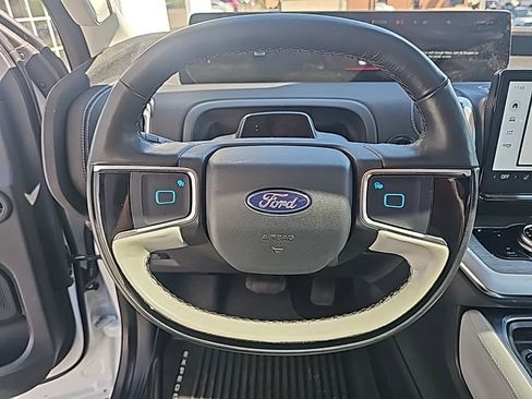 Used 2025 Ford Expedition Platinum w/ Driver's Package AWD/4WD image 16