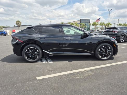 New 2025 Kia EV6 Wind image 9