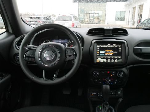 Used 2022 Jeep Renegade Altitude image 17
