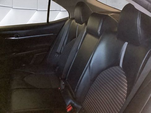 Used 2020 Toyota Camry SE image 18