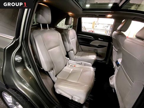 Used 2016 Toyota Highlander Limited Platinum image 19