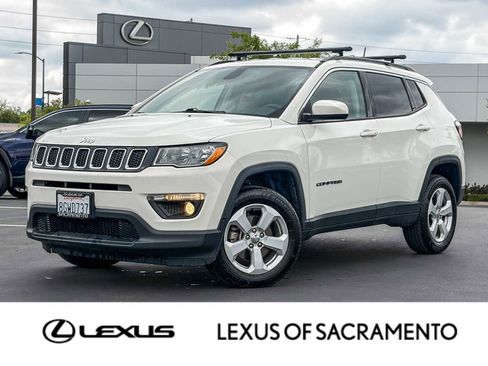Used 2018 Jeep Compass Latitude AWD/4WD image 1