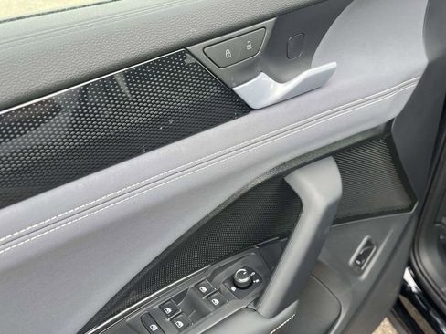 New 2026 Volkswagen Tiguan SE image 12