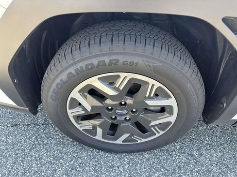 Certified 2025 Subaru Forester Premium AWD/4WD image 6