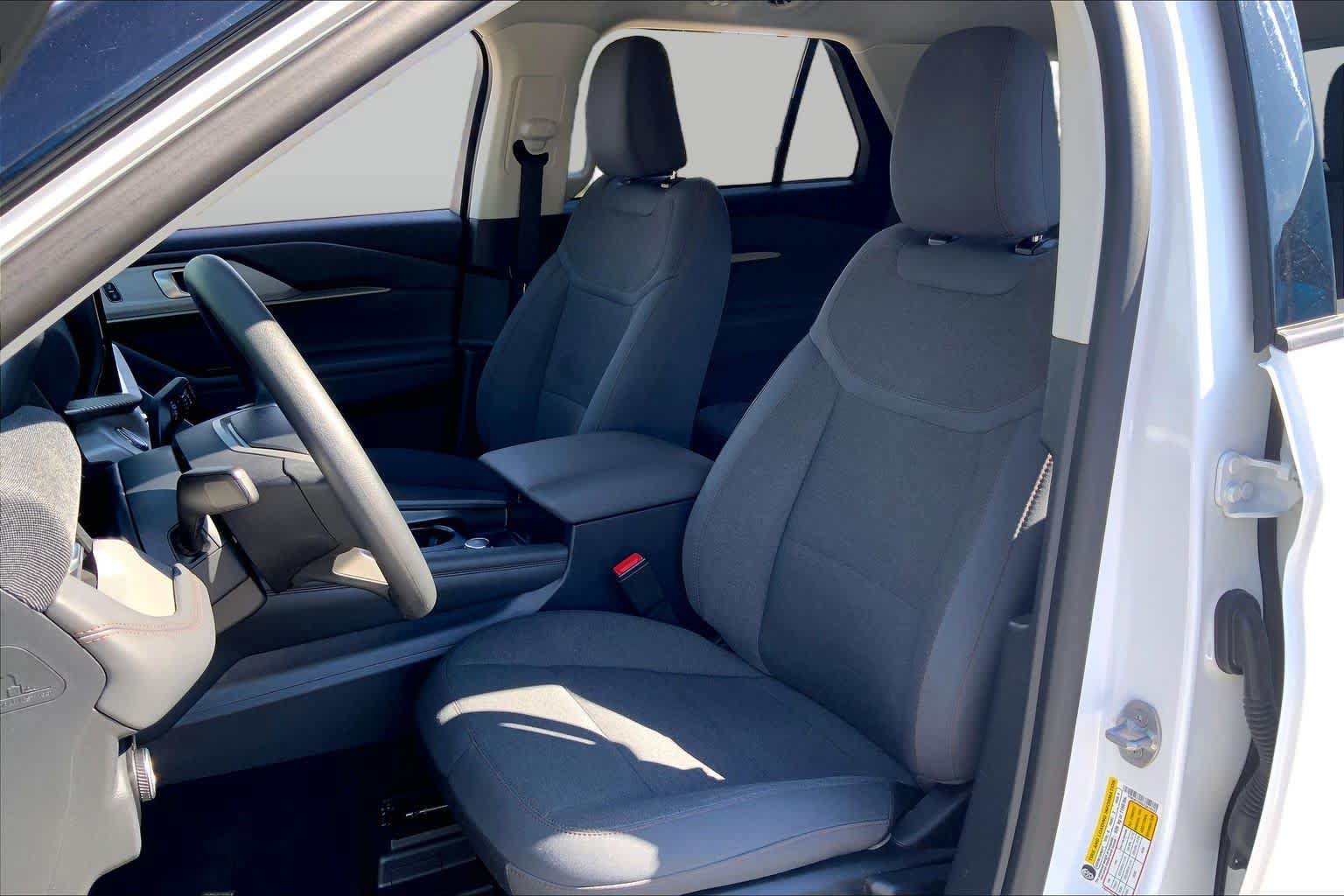 Used 2026 Ford Explorer Active RWD image 8