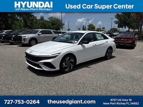 Used 2025 Hyundai Elantra Sport image 1