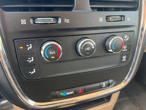 Used 2013 Dodge Grand Caravan American Value Package FWD image 17