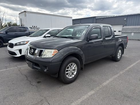 Used 2014 Nissan Frontier SV w/ SV Value Truck Package AWD/4WD image 1