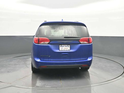 Used 2019 Chrysler Pacifica Touring-L Plus w/ Advanced Safetytec Group FWD image 6