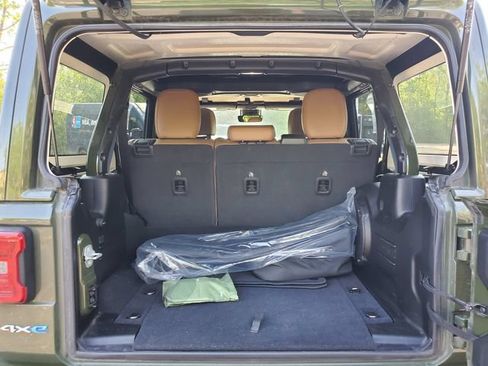 Used 2021 Jeep Wrangler Unlimited Sahara w/ Cold Weather Group AWD/4WD image 9